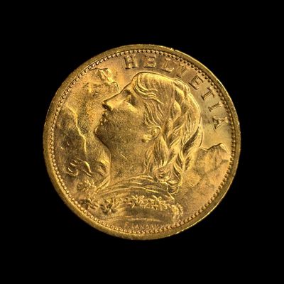 gros plan d'une pièce d'or sur fond noir