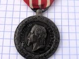 une médaille sur laquelle figure le portrait d'un homme