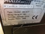 une étiquette apposée sur le côté d'une machine qui ne fonctionne pas