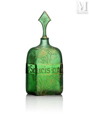 une bouteille en verre vert sur laquelle est inscrit « Sons of Eden »