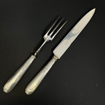 Couvert de service à découper la viande en métal argenté, le… - Photo 1