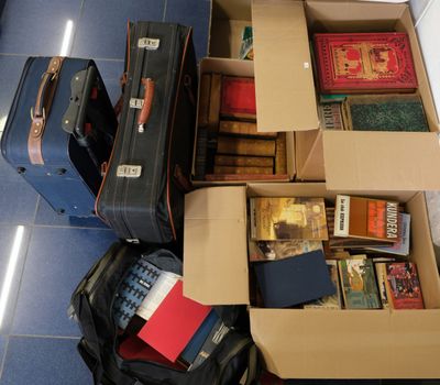 many suitcases that are sitting on the floor next to each other