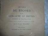 un vieux livre posé sur une table