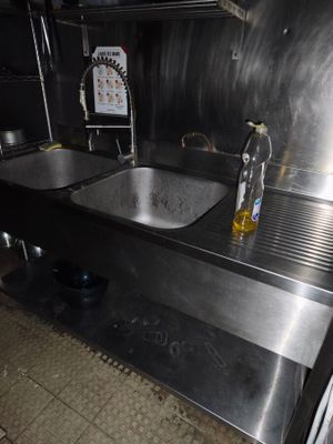Plonge inox deux bacs profonds avec douchette, et tablette d…