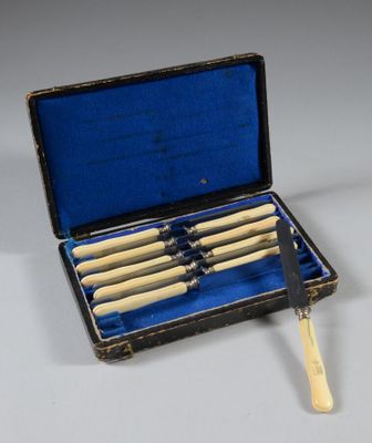 a box with six knives in it and a knife in it