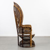 Une grande « chaise Emmanuelle » ou « chaise Peacock » en ro… (photo 4)