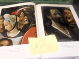 deux photos d'un homme et d'une femme sur un livre