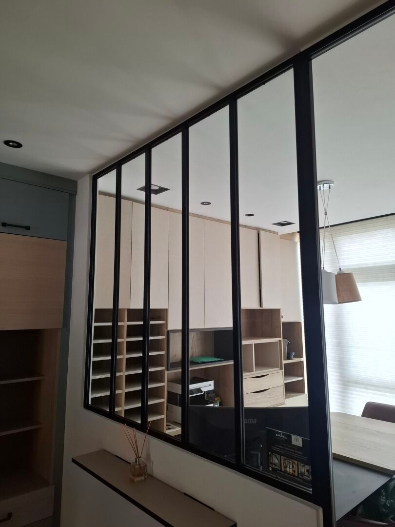 VENTE SUR DESIGNATION se trouvant en SAINT-BRIEUC Verrière d'intérieur alu laqué noir verre transparent (Dim. : Haut....