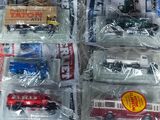 de nombreux types de véhicules miniatures dans des sachets en plastique