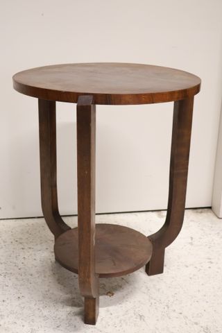 Guéridon en placage de noyer, année 1930. H 60 D 47 cm