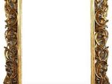 une image d'un miroir avec un cadre doré sur un fond blanc