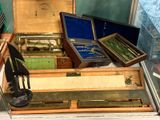 de nombreux types d'outils différents dans une vitrine