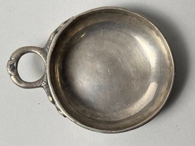 Tastevin ou Tasse à vin en argent, le corps uni, la prise de… - Photo 1