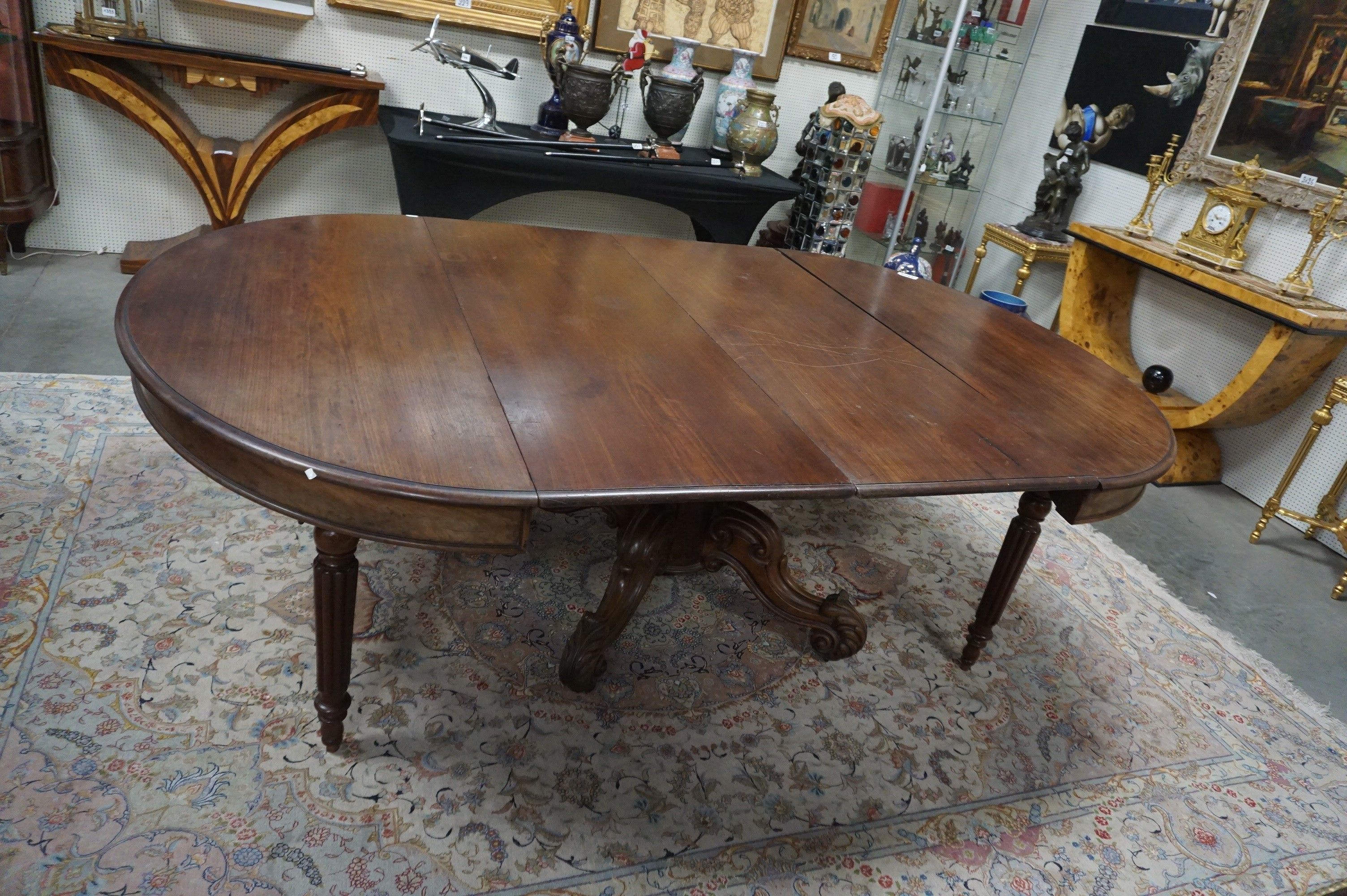 belle table ovale du XIXe siècle sur pied central - noyer - …