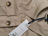 a tag on the back of a jacket that has a tag attached to it