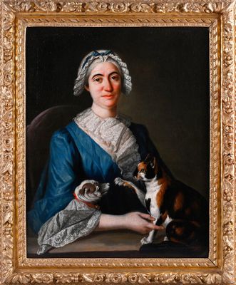 portrait d'une dame avec un chat et un chien, dans un cadre doré