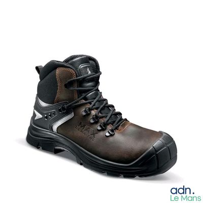 bottes de travail en cuir pour homme sur fond blanc