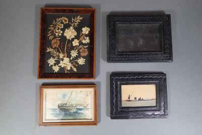 Lot de 4 petits encadrements : deux cadres en cuir repoussé,…