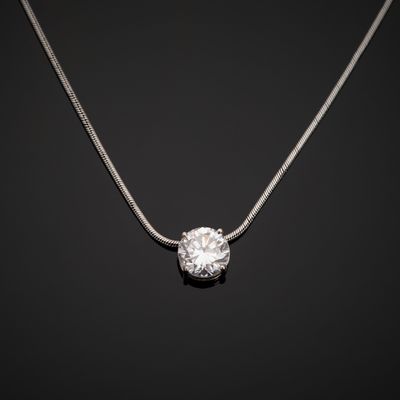 Collier en platine 950°°° (poinçons italiens) composé d'un p…