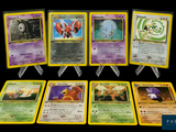 Plusieurs cartes Pokémon sont disposées en rangée sur un fond noir