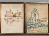 Deux tableaux représentant un château et un bateau sont accrochés au mur.