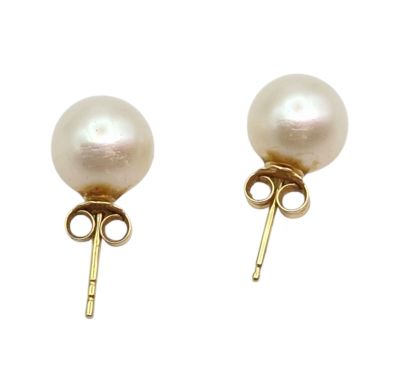the pearl earrings are gold and have a white pearl on them