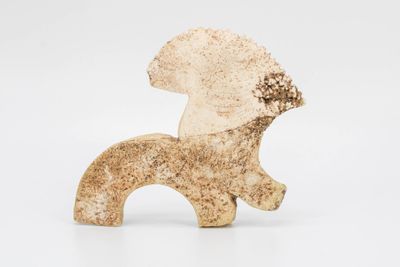 Fragment d'un bokolo. Oiseau stylisé représentant le grand c…