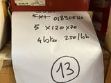 une étiquette sur une boîte sur laquelle figure un prix