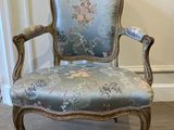 a chair that is sitting on the carpet in the room