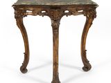 une console richement sculptée, avec un plateau en marbre