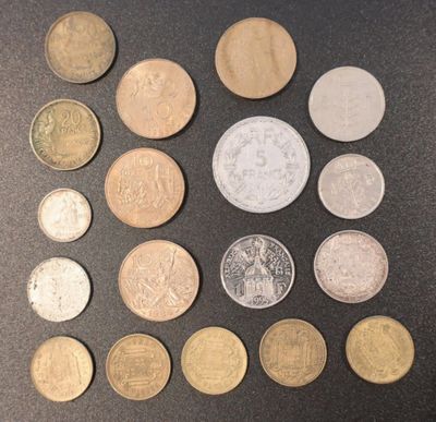 a lot of coins that are on the table