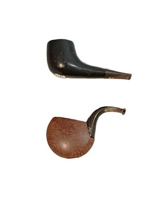 lot: deux pipes "brûle gueule" l'une marquée " Saint Claude …