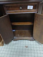 VENTE VOL : Un petit meuble console à une porte et deux tiro… (photo 2)