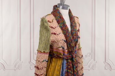 une image d'une robe de femme sur un mannequin