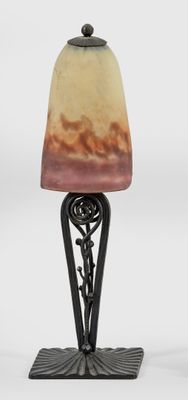 une paire de lampes de table de style Art nouveau aux teintes rouges et jaunes