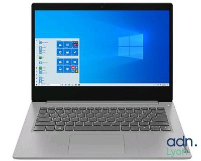 gros plan d'un ordinateur portable sur une surface blanche
