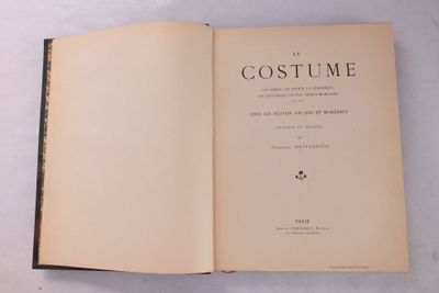 un livre ouvert posé sur une surface blanche, bordé d'un liseré noir