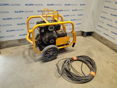 une machine placée au milieu d'une pièce