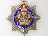 insigne d'un officier de l'Armée royale canadienne, orné d'une couronne au dos