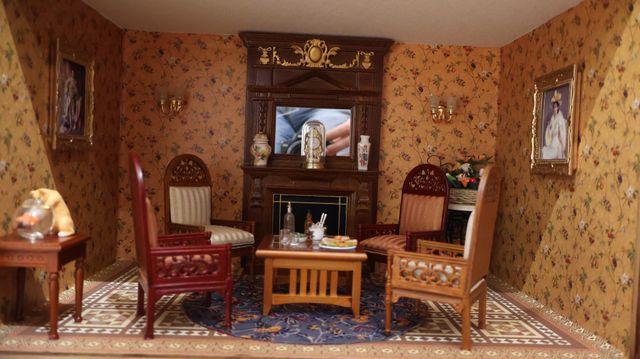 Diorama. Composition miniature, dans une vitrine en bois, vitre e...