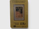 un lingot d'or dans son emballage, sur fond blanc