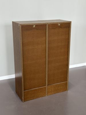 Classeur double à rideaux en aggloméré mélaminé façon chêne.