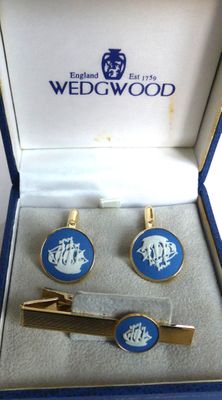 blue and gold cufflinks and tie bar set in a gift box