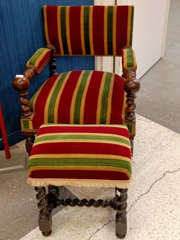 Fauteuil style Louis XIII et son tabouret