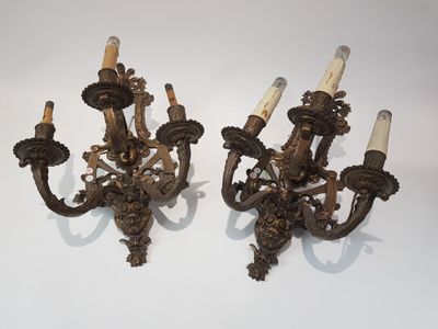 paire d'appliques murales anciennes en laiton avec bougies blanches