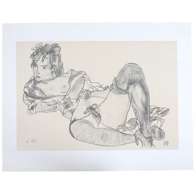 une image représentant le dessin d'une femme allongée sur le ventre