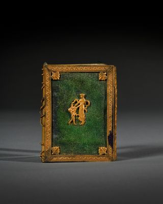 Carnet de bal recouvert de galuchat. - Photo 1