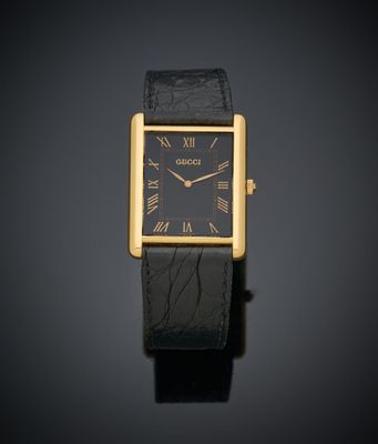 une image montrant un gros plan d'une montre dont le cadran comporte des chiffres romains