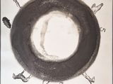 un dessin représentant un cercle autour duquel des personnes marchent
