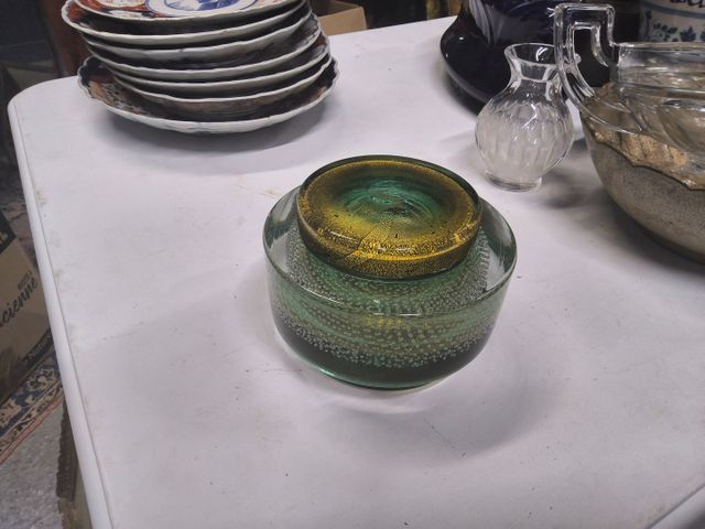 Pot couvert en verre de Murano.